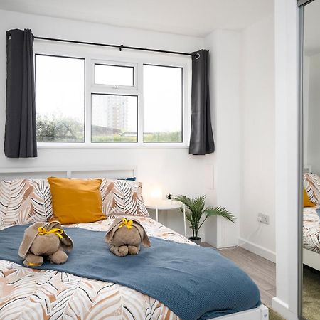 Modern 4 Bed House-Free Parking Διαμέρισμα Burton  Εξωτερικό φωτογραφία