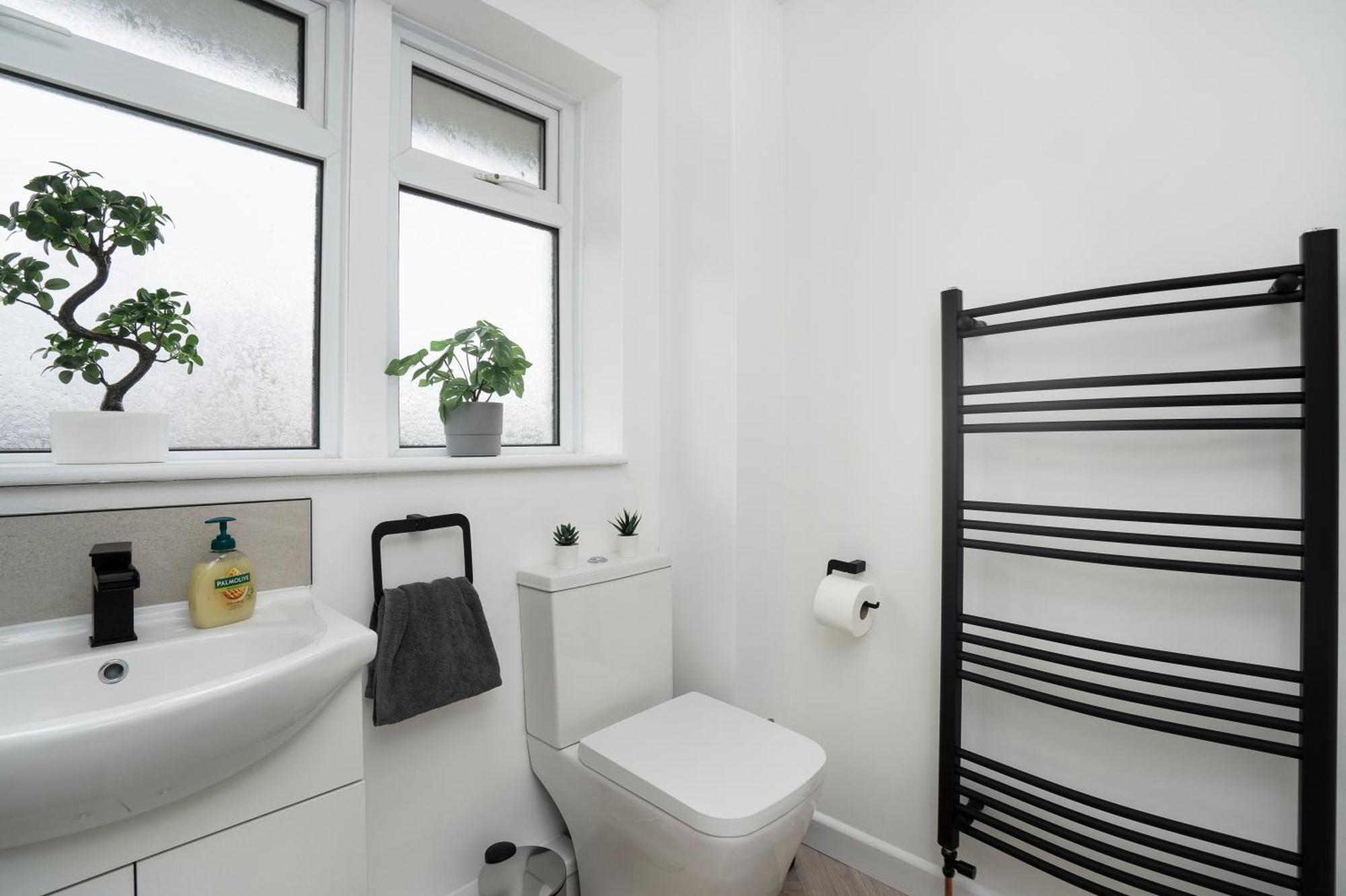 Modern 4 Bed House-Free Parking Διαμέρισμα Burton  Εξωτερικό φωτογραφία