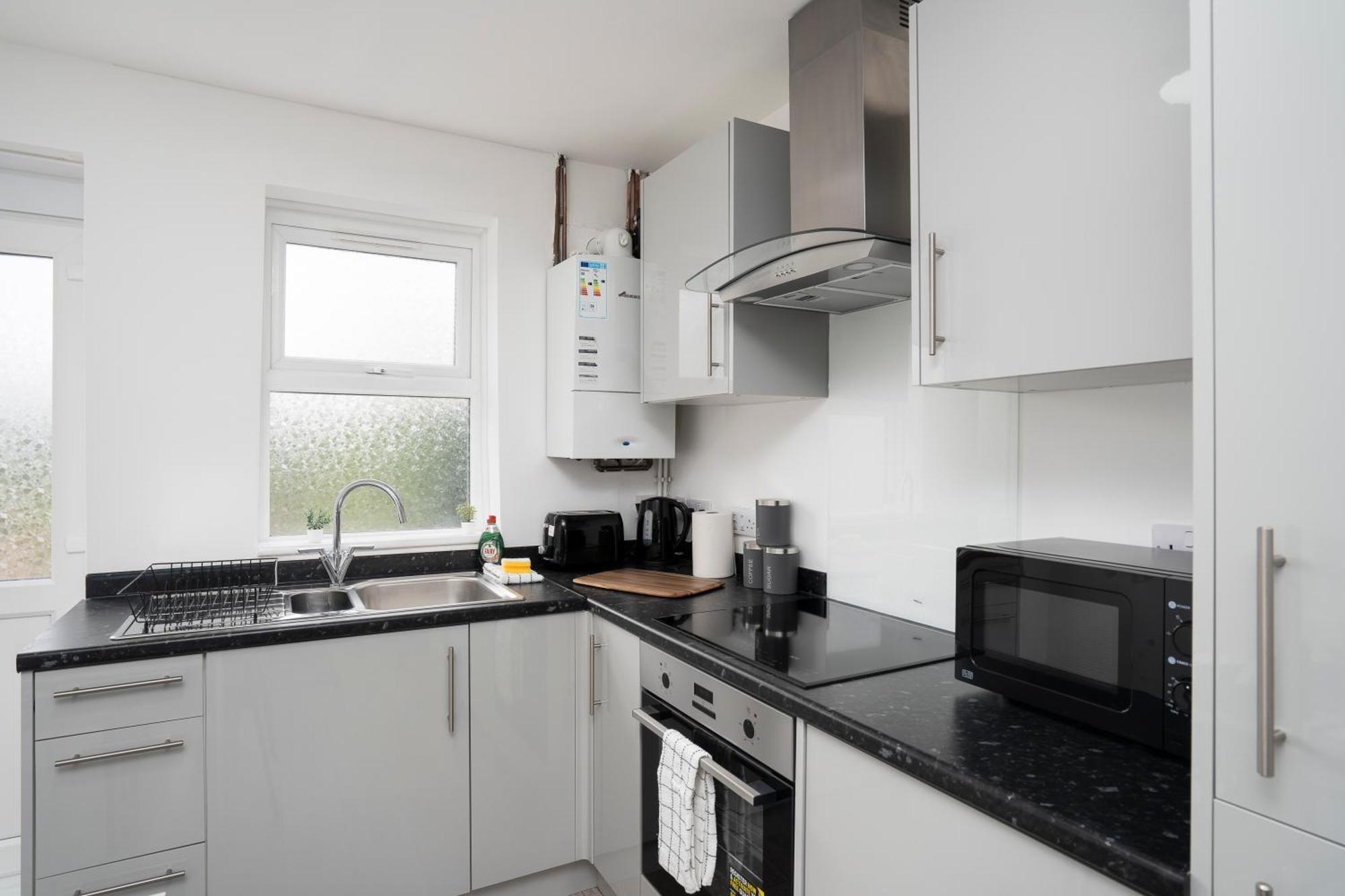 Modern 4 Bed House-Free Parking Διαμέρισμα Burton  Εξωτερικό φωτογραφία
