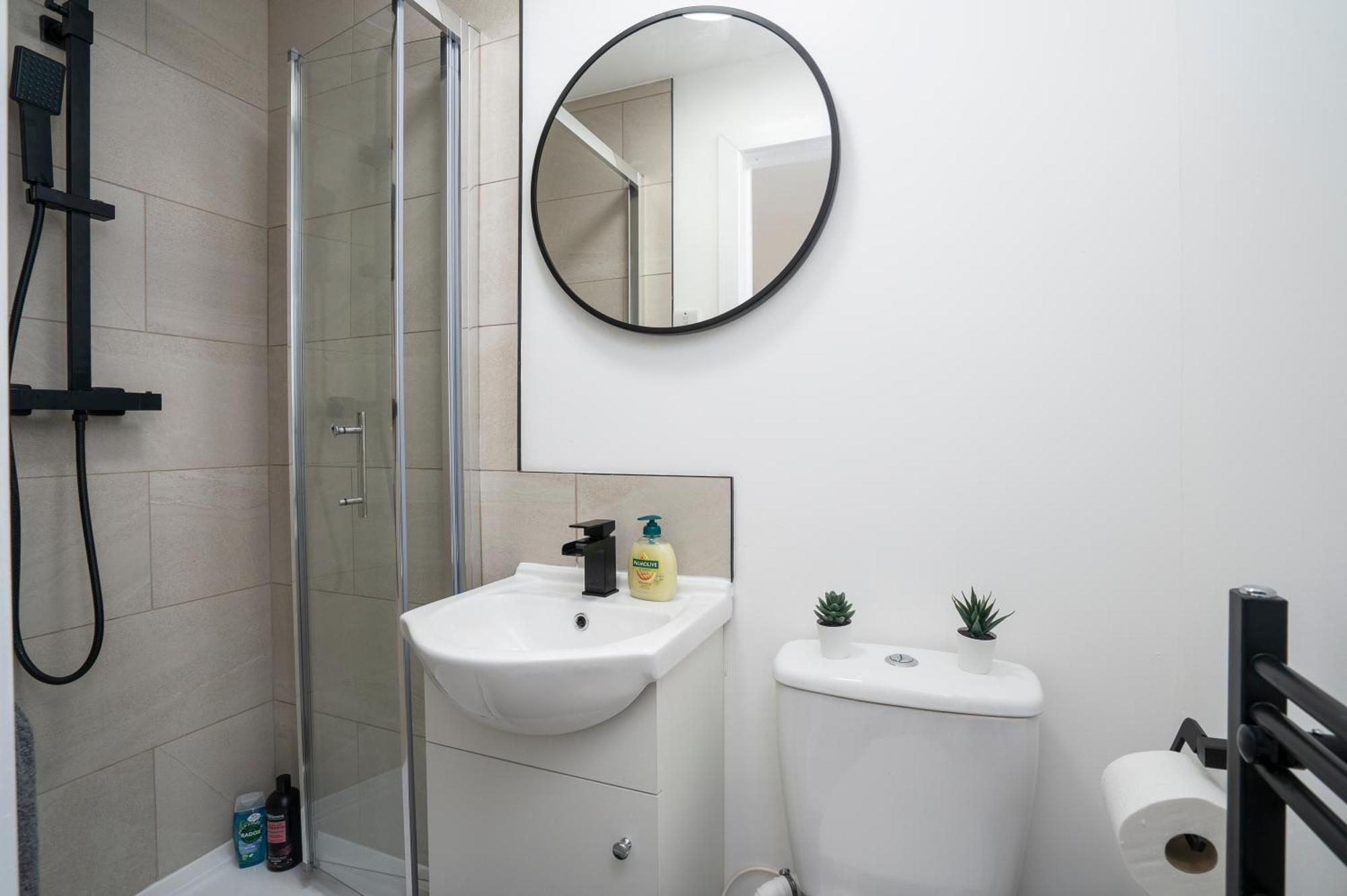 Modern 4 Bed House-Free Parking Διαμέρισμα Burton  Εξωτερικό φωτογραφία