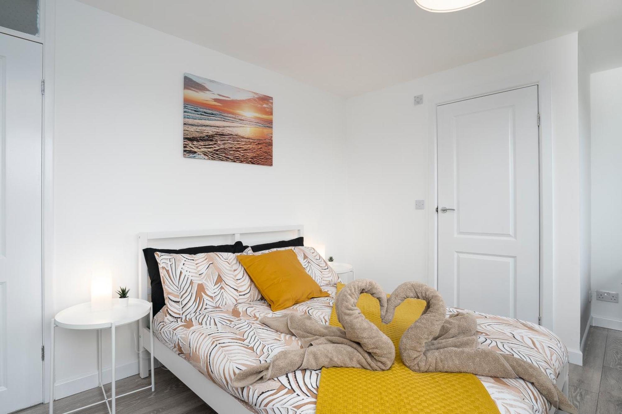 Modern 4 Bed House-Free Parking Διαμέρισμα Burton  Εξωτερικό φωτογραφία