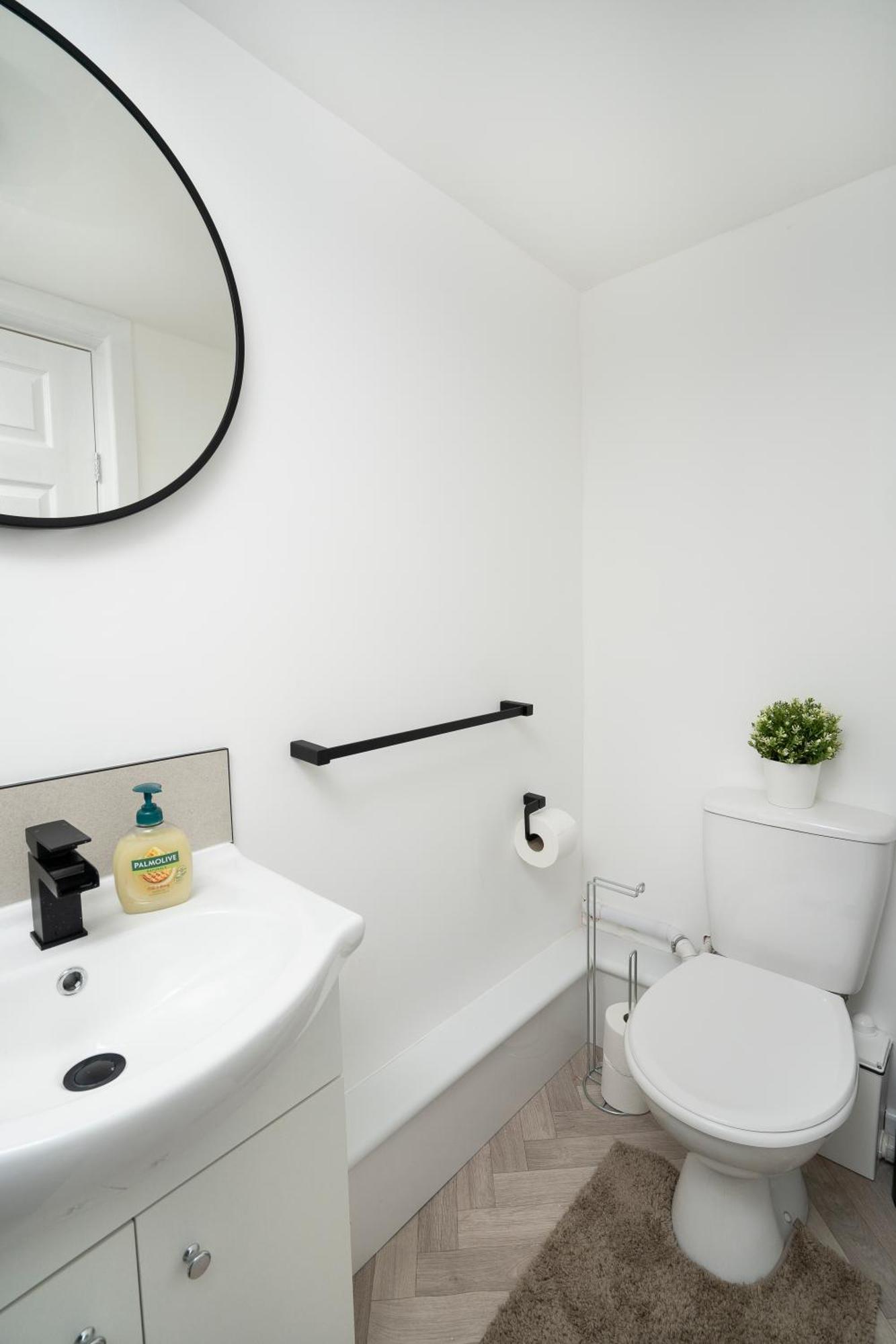 Modern 4 Bed House-Free Parking Διαμέρισμα Burton  Εξωτερικό φωτογραφία