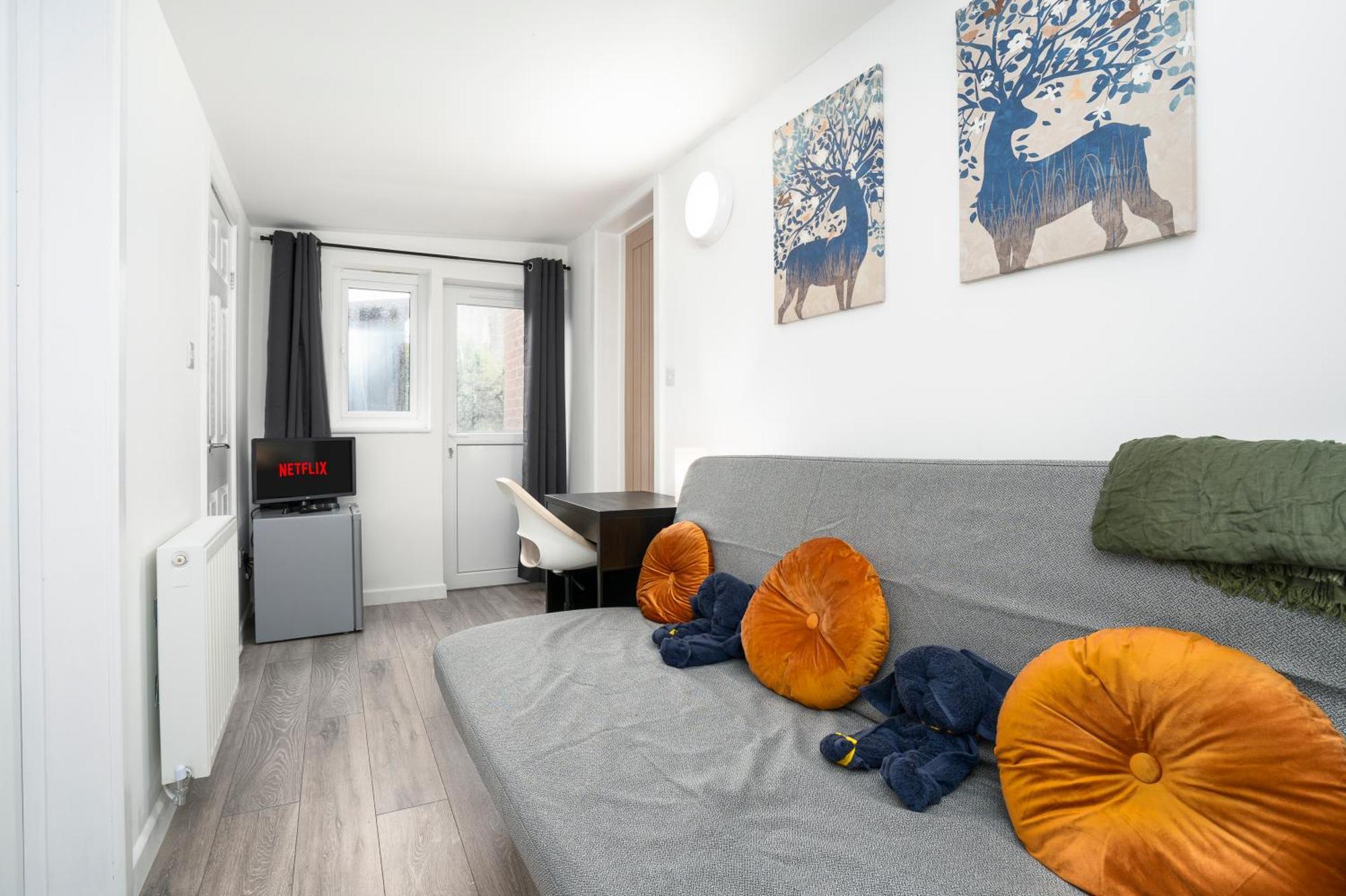 Modern 4 Bed House-Free Parking Διαμέρισμα Burton  Εξωτερικό φωτογραφία