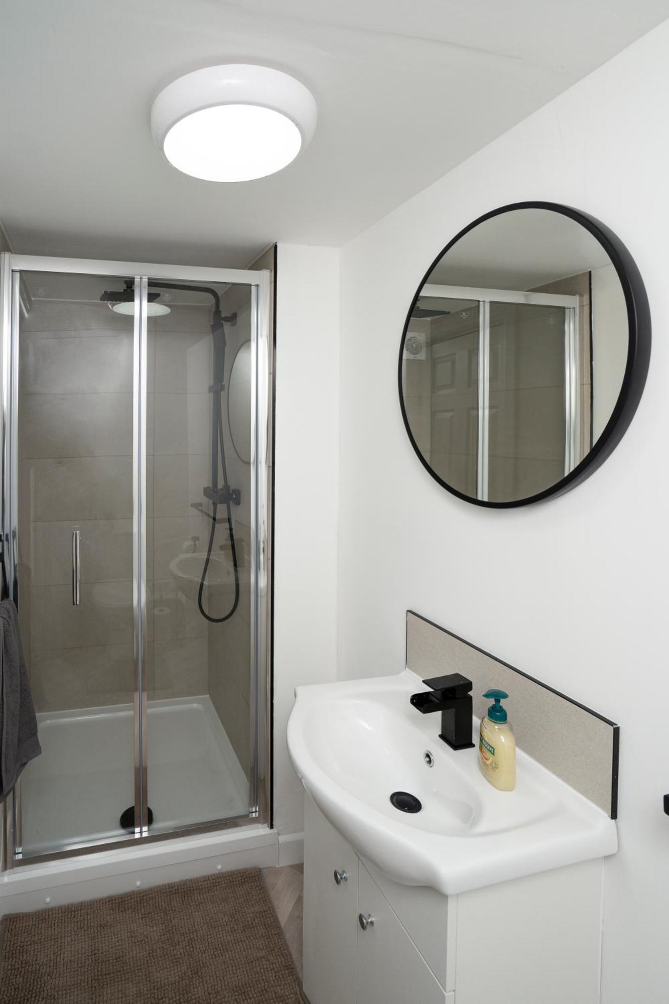 Modern 4 Bed House-Free Parking Διαμέρισμα Burton  Εξωτερικό φωτογραφία