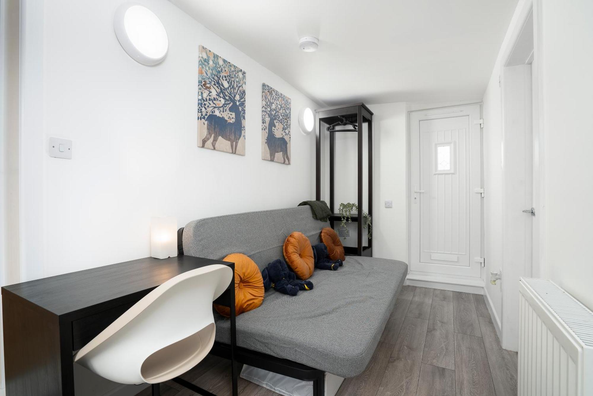 Modern 4 Bed House-Free Parking Διαμέρισμα Burton  Εξωτερικό φωτογραφία